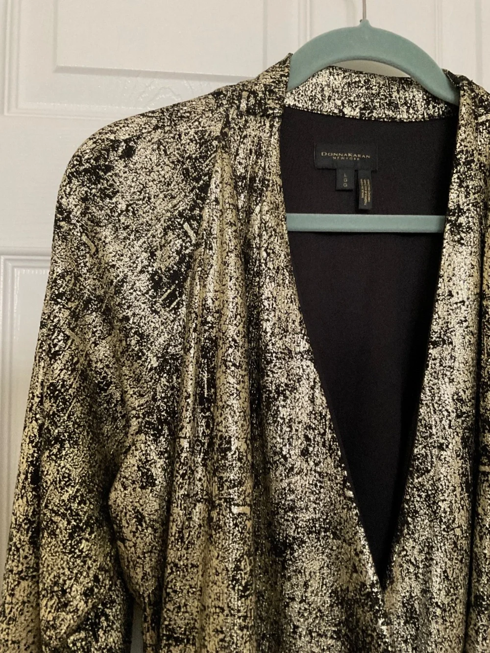 DONNA KARAN Lovely black & gold long sleeve top.  SIZE LARGE.  MAKE A STATEMENT! - Picture 5 of 11